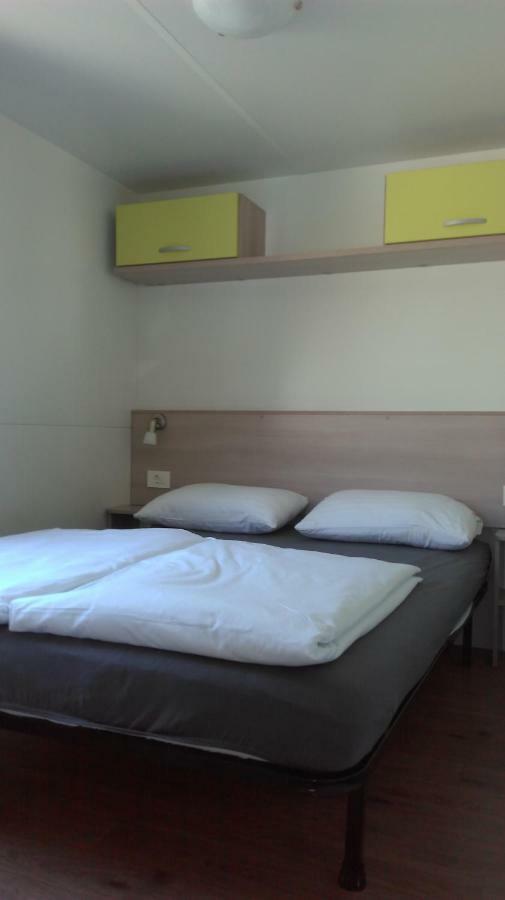 Mobile Home Cinzia Пула Екстериор снимка