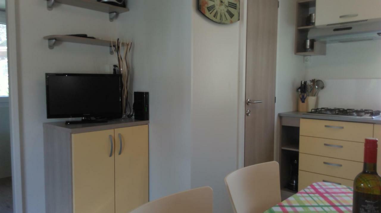 Mobile Home Cinzia Пула Екстериор снимка